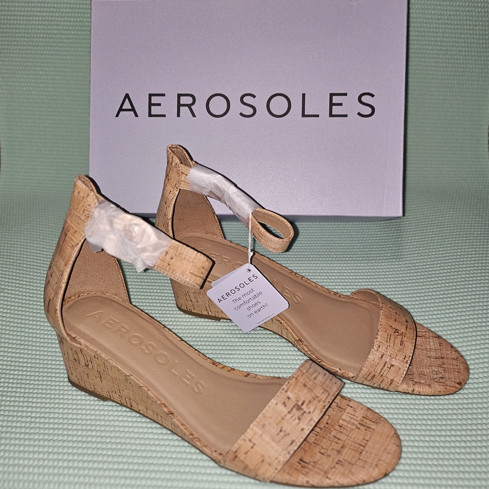 Aerosoles Women's Tan Wedge Sandals